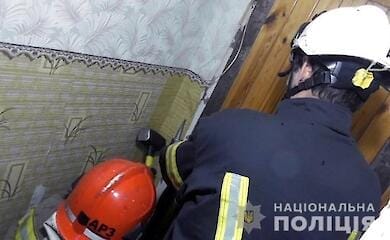 В Киеве на Троещине мужчина насильно удерживал в квартире девушку