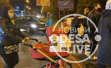 Две недели без воды и света: протестующие одесситы перекрыли дорогу