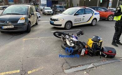 В Києві ДТП: постраждав мотоцикліст