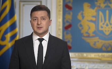 "Мы сильная нация и что нам радиация": Зеленский призвал не проверять эту шутку и вакцинироваться