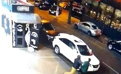 Вдарив по голові: в Києві охоронець паркінгу побив водія