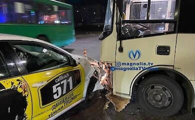 В Киеве столкнулись маршрутка и такси. Пострадала пассажирка
