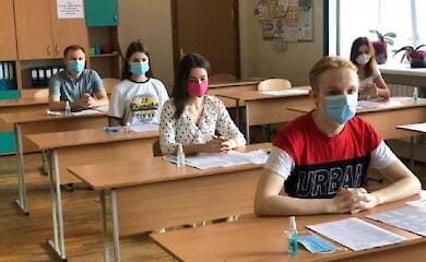 Почти все школы в Украине вернулись к очному обучению