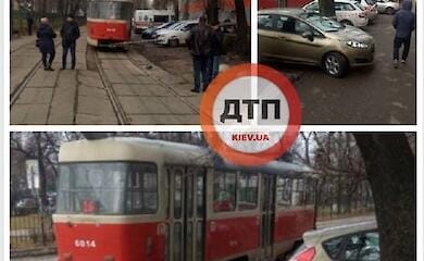 Смертельное ДТП: в Киеве женщина попала под трамвай
