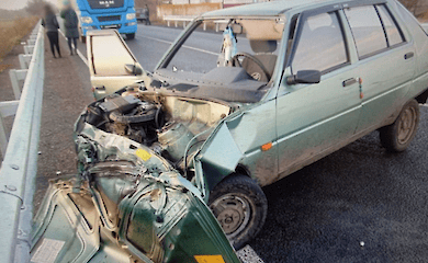 На Черкасщине при столкновении легковушки и грузовика пострадала 20-летняя девушка