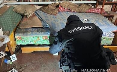 Мужчина убил односельчанина и спрятал в диван