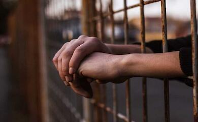 В Киеве суд отправил за решетку женщин, которые заставили девушку-подростка заниматься проституцией