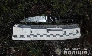 В Киеве преступник с ножом набросился на прохожего