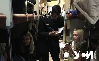 Укрзалізниця потрапила у скандал через подвійні квитки