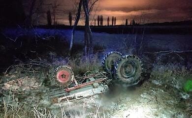 Под Киевом в ДТП погибли водитель и пассажир трактора