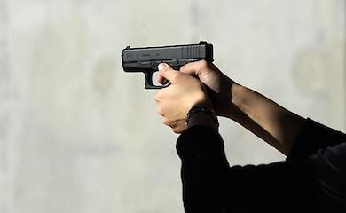 На Дніпропетровщині невідомий розстріляв відвідувача кафе