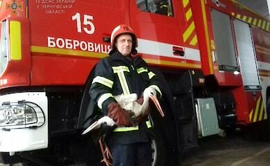 Пожежні врятували лелеку