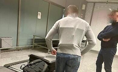 В аеропорту Бориспіль затримали "черепашку-ніндзя" з контрабандними iPhone (фото)