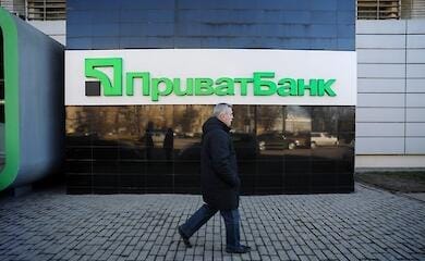 Тысячу за вакцинацию начали выдавать еще три банка
