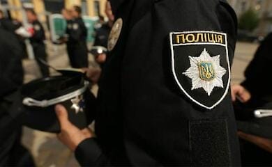 Полицейским разрешат работать охранниками на договорной основе