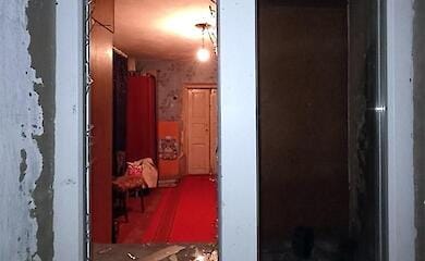 На Хмельниччині дружина вигнала з будинку чоловіка та вдарила його ножем