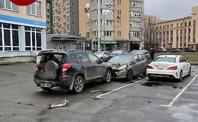 В Киеве произошла масштабная авария на улице Раисы Окипной