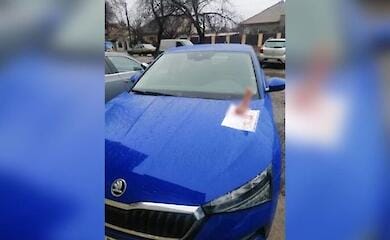 В Ужгороді жінка прикрутила фалоімітатор на авто коханки свого чоловіка (фото 18+)