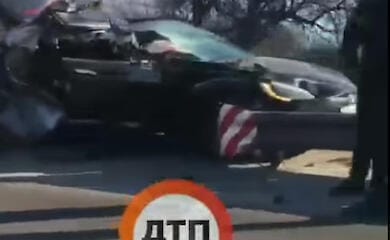 Под Киевом столкнулись грузовик и легковушка: есть пострадавшие