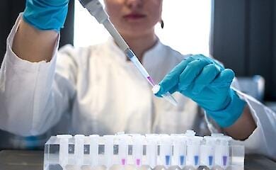 У Pfizer розповіли, коли чекати на вакцину від Омікрону
