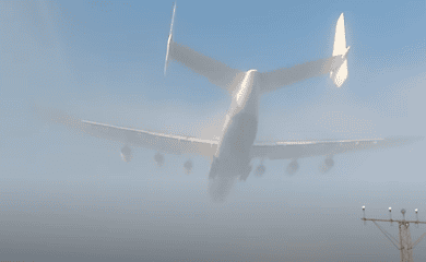 В Польше толпа людей снимали посадку Ан-225 "Мрия"