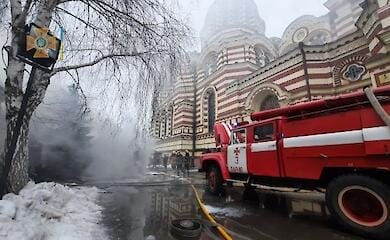 У Харків сталася пожежа на території Свято-Благовіщенського собору (відео, фото)