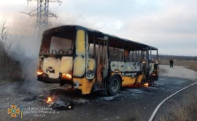Загорівся автобус, який перевозив людей
