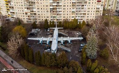 В Луцке 30 лет стоит самолет в спальном районе