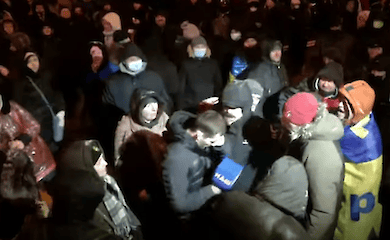 У Києві біля суду напали на журналіста