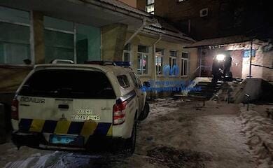 У Києві біля лікарні застрелився чоловік