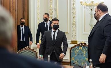 Вакцинированные бустерной дозой от COVID-19 получат еще 500 грн, — Зеленский