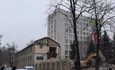 У Києві знесли будівлю університету (відео)
