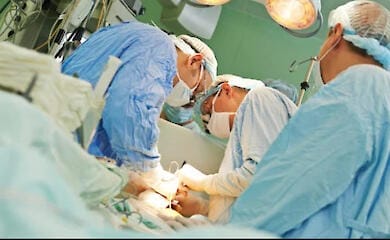 Стало известно о состоянии девушки, которую ранил стрелок в Днепре