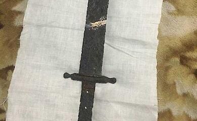 На Буковине продают болезнетворный "мистический меч"