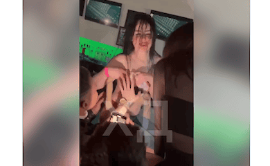 В баре Днепра разделись девушки