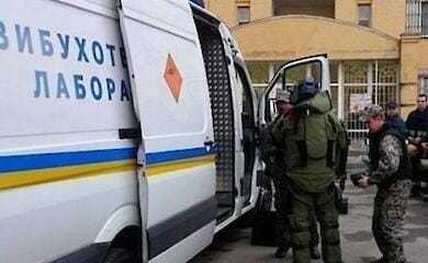 В Киеве ищут взрывчатку на вокзале и в аэропорту