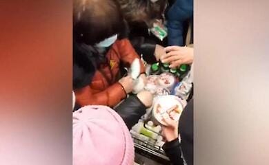 В магазине Харькова расхватали уцененные продукты