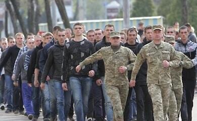 Зеленский инициировал отмену призыва в армию
