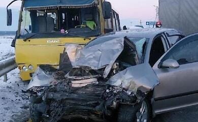 На Львівщині зіткнулися автобус та легковик, є загиблі (відео)