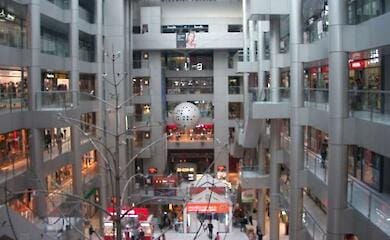 В Одесі охоронець вигнав із ТЦ дівчину з інвалідністю