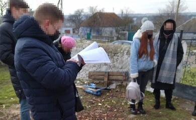 В Києві затримали жінку, яка продавала порно за участю власних дітей