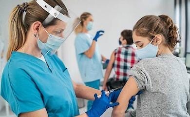 З сьогоднішнього дня вакциновані підлітки можуть отримати 1000 гривень