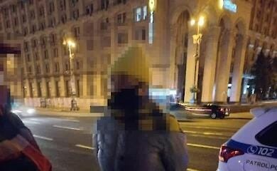 На Майдане Незалежности женщина угрожала прохожим гранатой, которой у нее не было