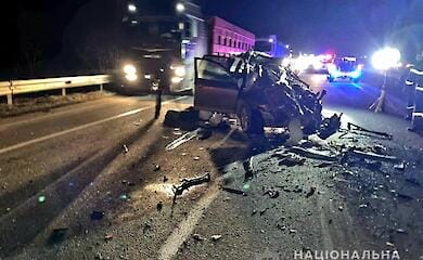 На трассе Киев-Одесса в ДТП с грузовиком погибли пять человек, в том числе ребенок (видео)