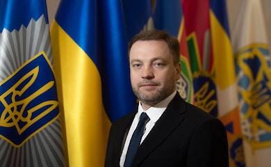 Розстріл без попередження: глава МВС пригрозив загарбникам адмінбудівель