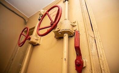 Метро и не только: где в Киеве искать укрытие детям и учителям