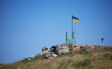 Пограничники защищают остров Змеиный от русских. Подробности