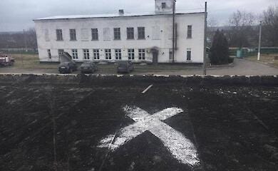 Рятувальники показали ворожу мітку біля частини у Ватутіному