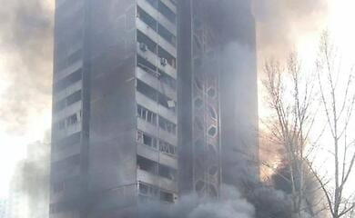 На Троєщині ракета потрапила у двір багатоповерхівки