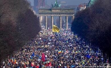 У Берліні та Празі масові протести на підтримку України